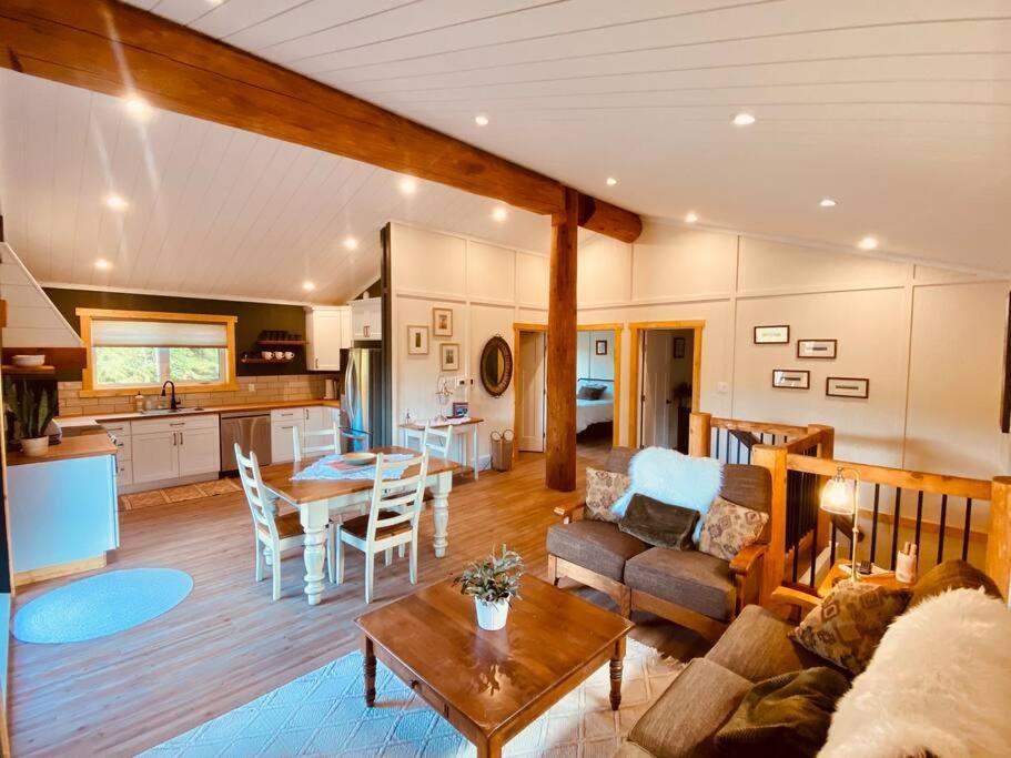 Ski-In Chalet: Private Hot Tub, Bonus Bunk House Fernie Exteriör bild