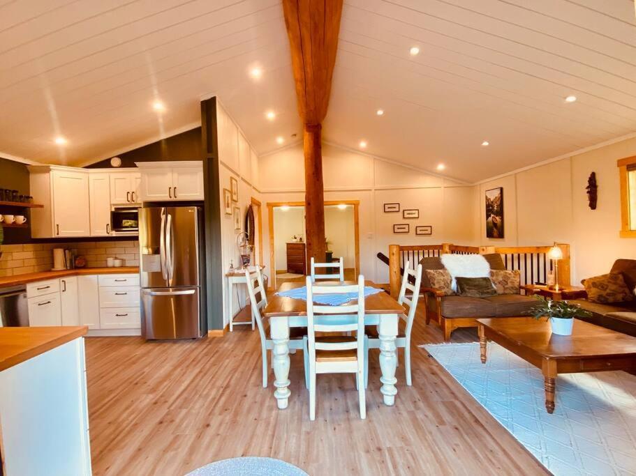 Ski-In Chalet: Private Hot Tub, Bonus Bunk House Fernie Exteriör bild